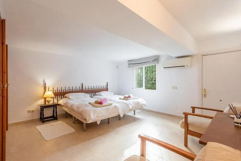 Villa Casa La Concha - Luxury 6 Bedroom Villa In Marbella, Beautiful Mountain View, Heated Swimming Pool, 15Min Walk To Puerto Banus Beaches, Sleeps Up To 12