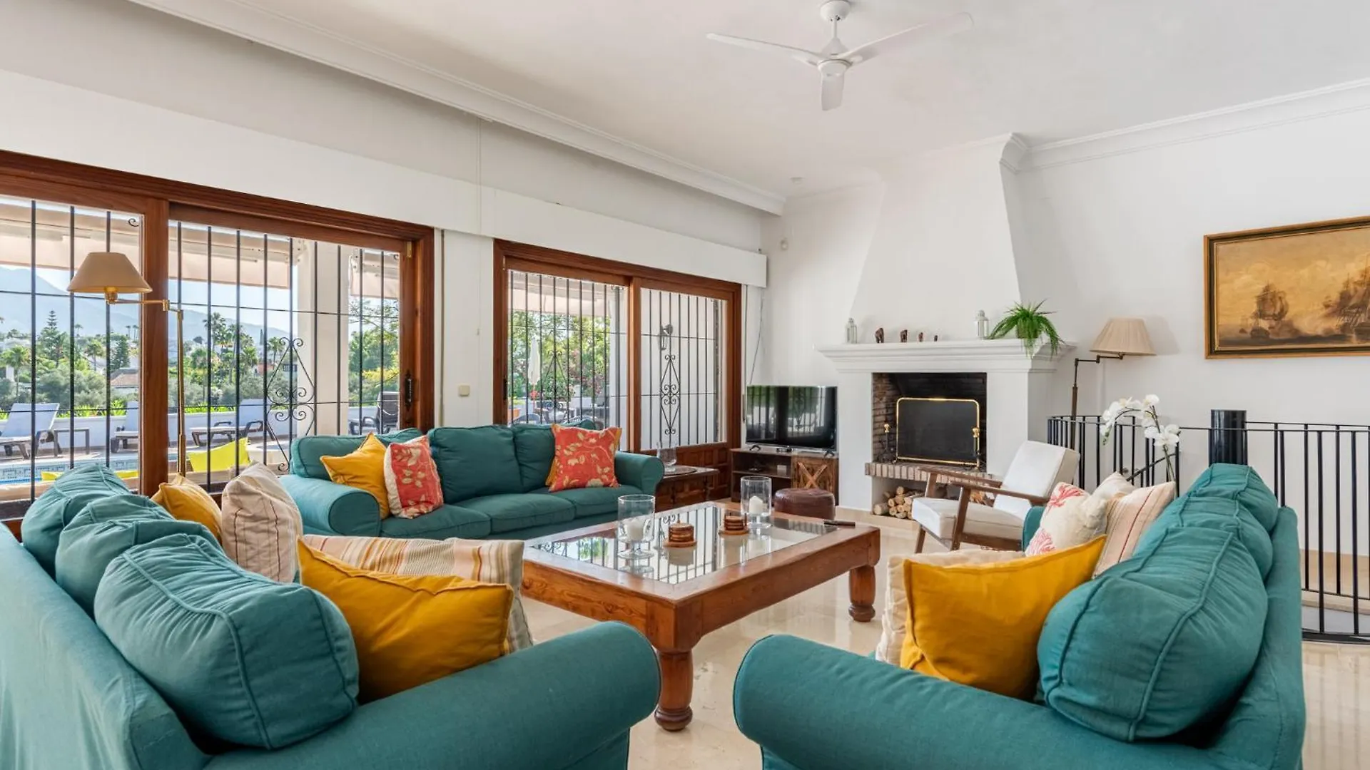 Villa Casa La Concha - Luxury 6 Bedroom Villa In Marbella, Beautiful Mountain View, Heated Swimming Pool, 15Min Walk To Puerto Banus Beaches, Sleeps Up To 12 Spain