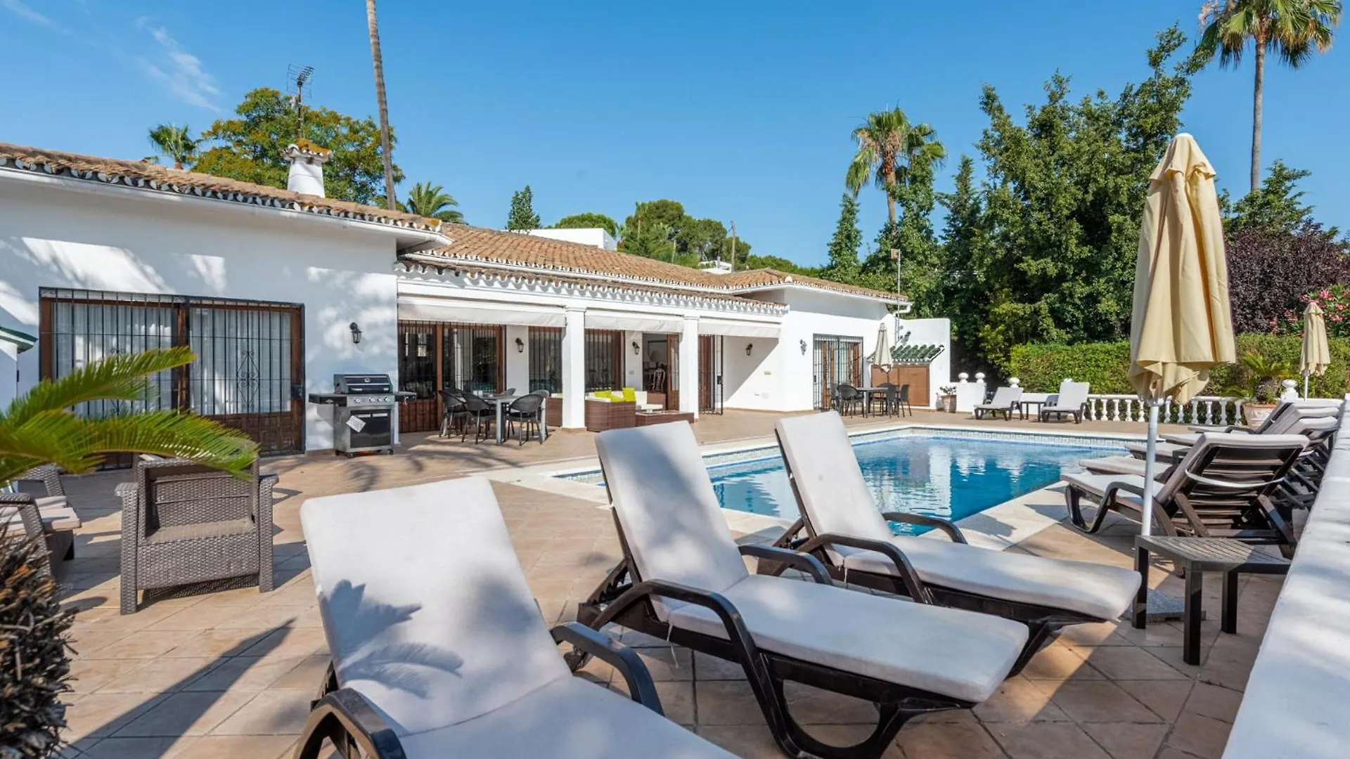 Villa Casa La Concha - Luxury 6 Bedroom Villa In Marbella, Beautiful Mountain View, Heated Swimming Pool, 15Min Walk To Puerto Banus Beaches, Sleeps Up To 12 Marbella